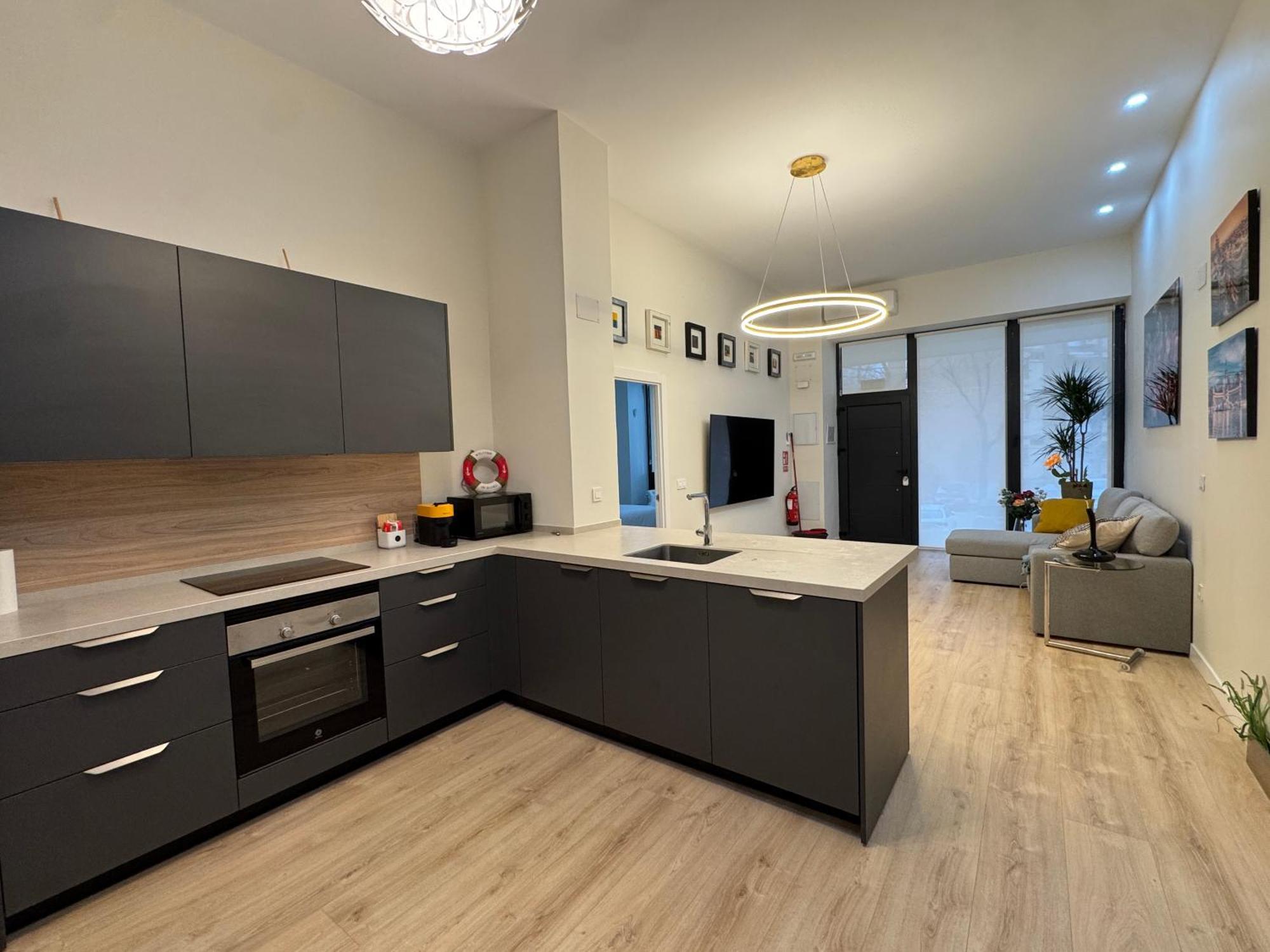 Luxury Suite Wifi Ac Servicios En La Puerta Madrid Exterior foto